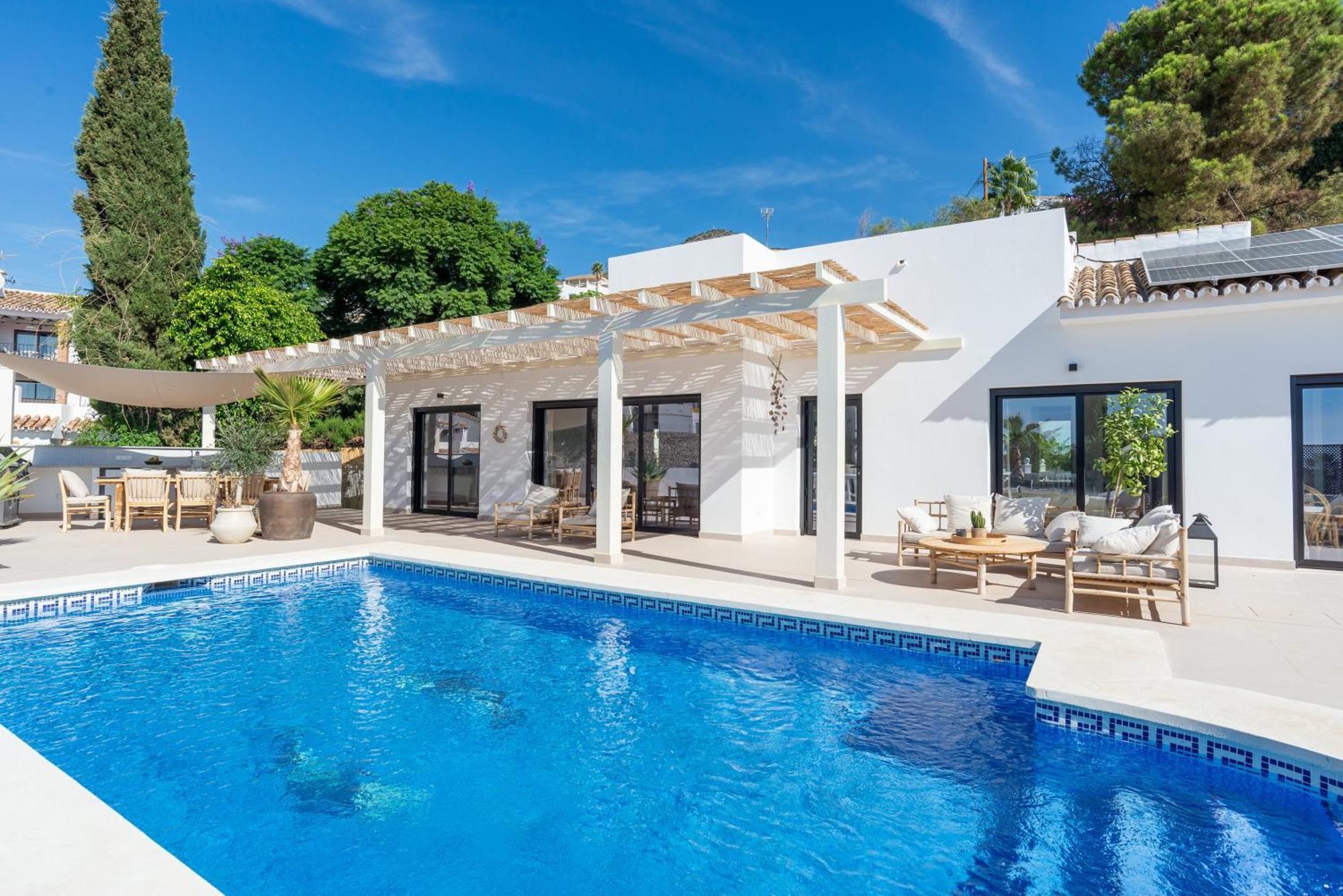 Holiday home With Privat Saltwater Pool