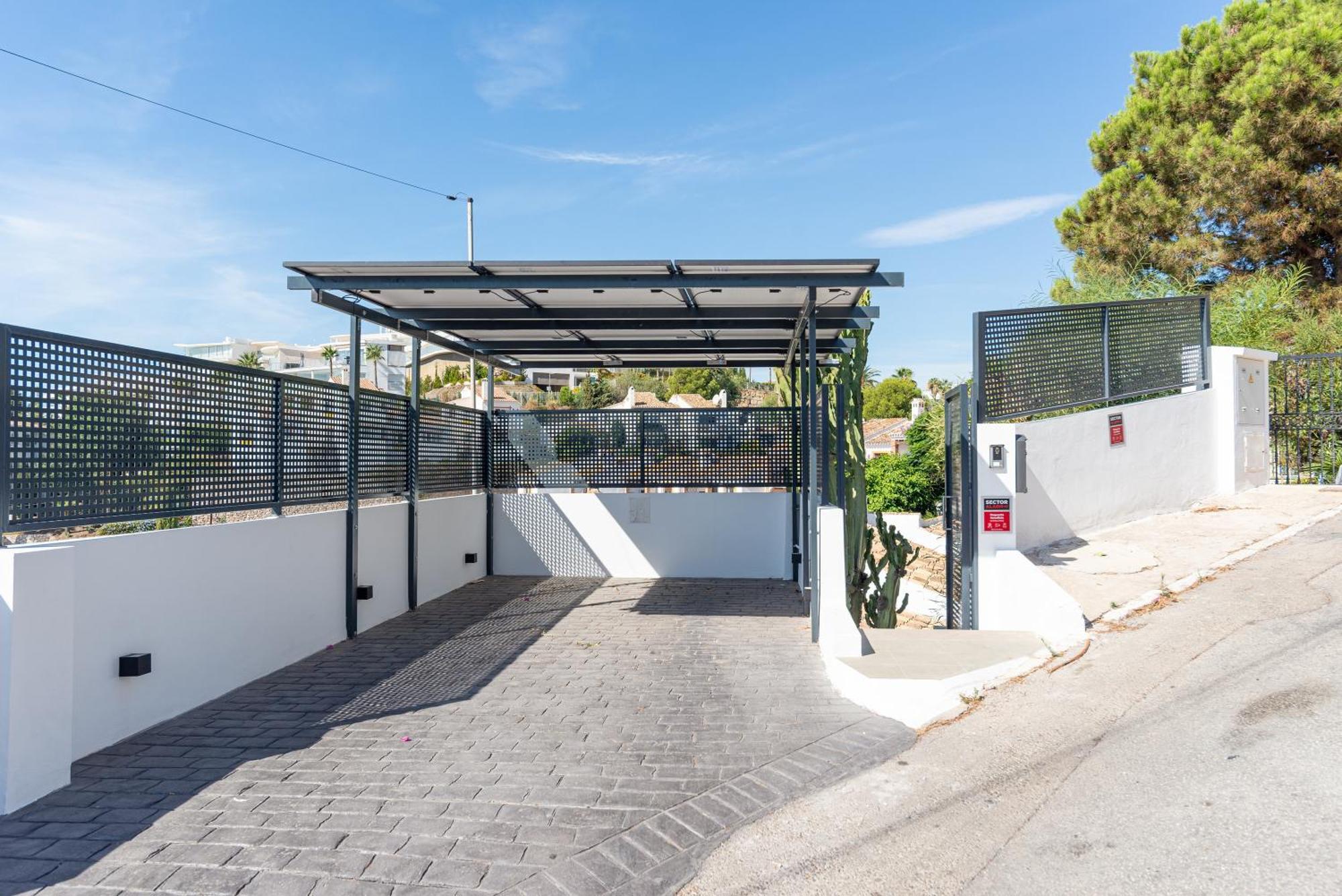 With Privat Saltwater Pool Holiday home Benalmadena