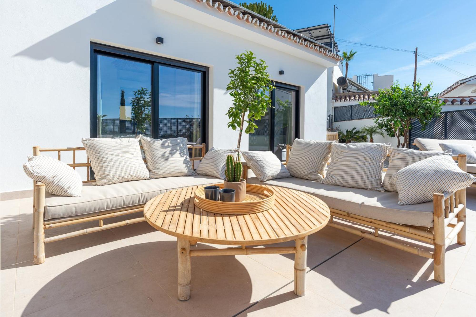 With Privat Saltwater Pool