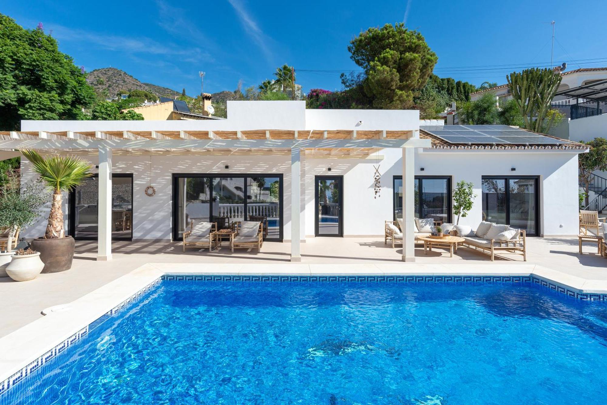 With Privat Saltwater Pool Holiday home